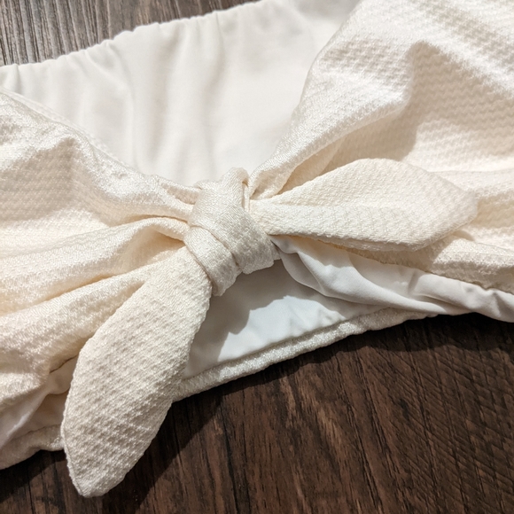 ๐ 3/$15 - NWOT Dippin' Daisy's Ruffled Tie Front Waffle Knit Bikini Top - Picture 2 of 6
